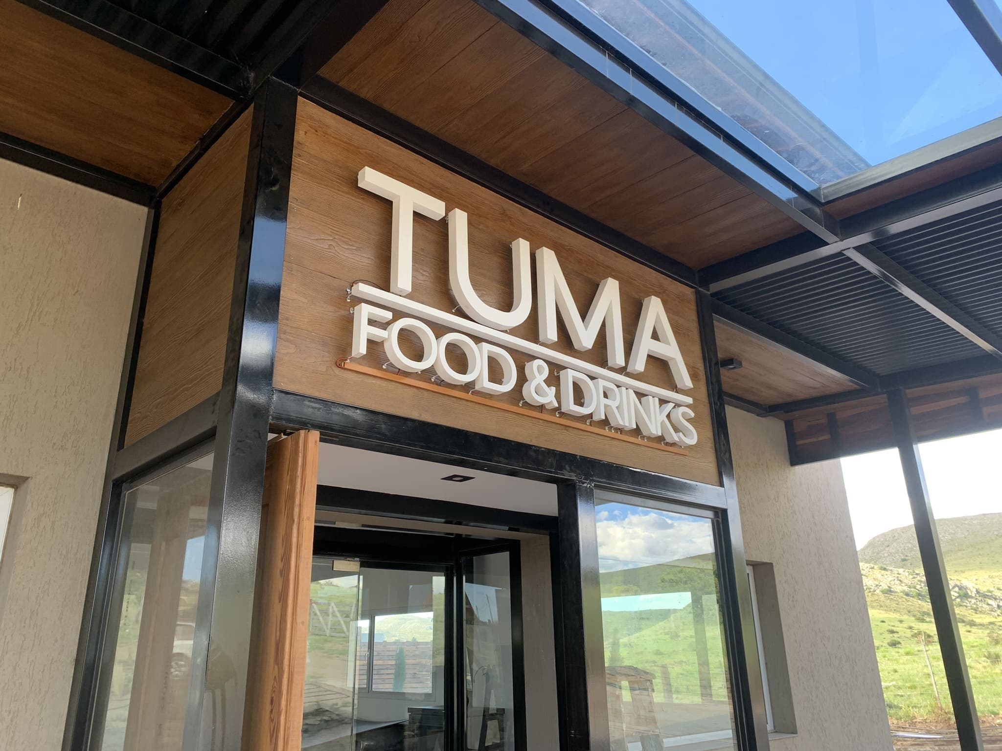 Tuma